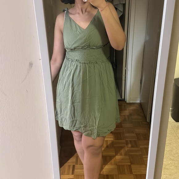 Dresses & Skirts - Elegant Green Sleeveless Dress